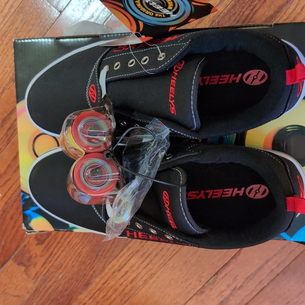 Heelys Pro 20 Mens Shoe Size 11 Black Red Tool Red Wheels Box Included New - Picture 7 of 11